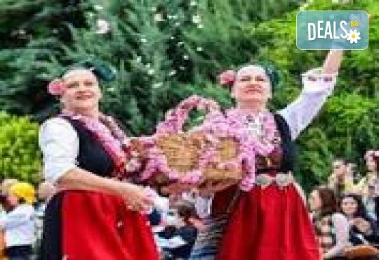 Екскурзия за един ден за Празника на розата в Казанлък: транспорт и водач от Рикотур - Снимка 4