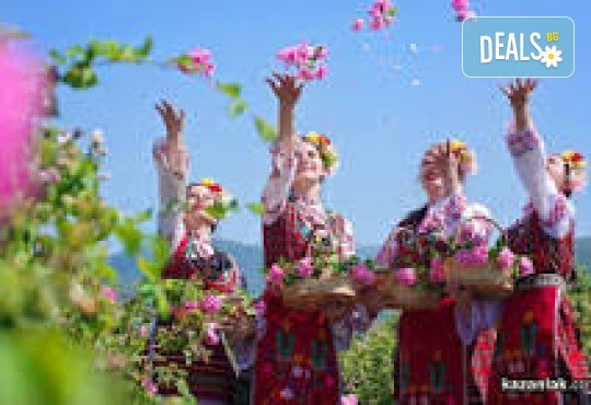Екскурзия за един ден за Празника на розата в Казанлък: транспорт и водач от Рикотур - Снимка 1
