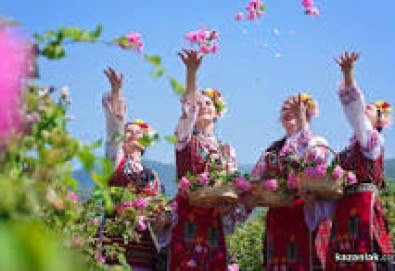Екскурзия за един ден за Празника на розата в Казанлък: транспорт и водач от Рикотур - Снимка