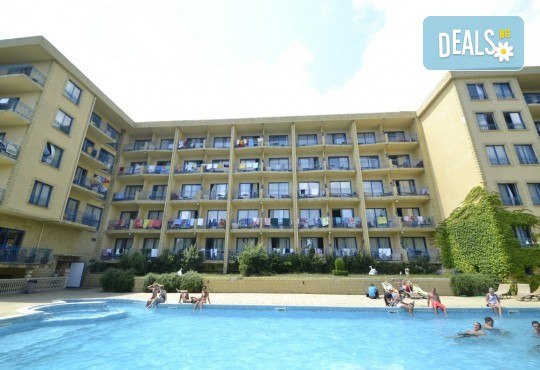 Лятна ваканция в детски лагер Карибо, Златни пясъци: нощувка, закуска, обяд, следобедна закуска, вечеря, басейн, спортна площадка, анимация, сцена, от Аист Травел - Снимка 3