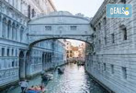Екскурзия до най-романтичният град в света - Венеция! 3 нощувки, закуски, възможност за посещение на Верона, Падуа и островите Мурано, Бурано и транспорт от Рикотур - Снимка 21