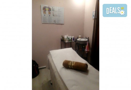70 или 85 минути Релакс! Релаксиращ масаж на цяло тяло с олио Злато и амбър плюс рефлексотерапия на стъпала от SPA студио Релакс и Здраве в Центъра на София - Снимка 6