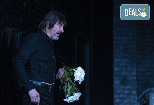 Деян Донков и Владимир Пенев в Завръщане у дома от Харолд Пинтър в Малък градски театър Зад канала на 3-ти април (сряда) - Снимка 6