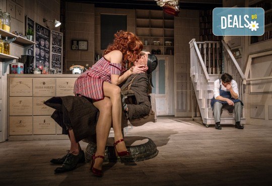 Гледайте Асен Блатечки и Малин Кръстев в постановката Зимата на нашето недоволство на 28-ми април (неделя) в Малък градски театър Зад канала - Снимка 17