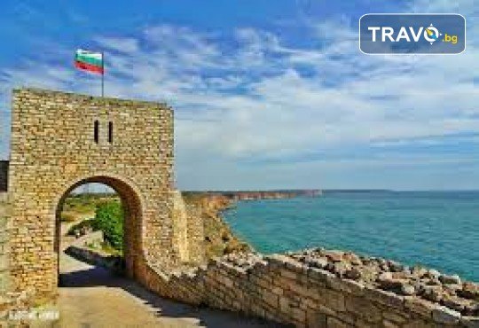 Парад на лалето в Балчик! 1 нощувка, посещение на нос Калиакра, Аладжа манастир и транспорт от Рикотур - Снимка 4