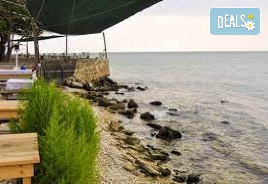 Парад на лалето в Балчик! 1 нощувка, посещение на нос Калиакра, Аладжа манастир и транспорт от Рикотур - Снимка 9