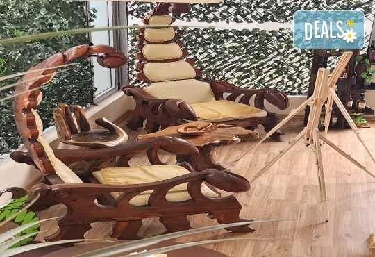 VIP Рисуване в екзотично кресло с чаша шампанско и сладък комплимент от Студио АРТ ВИНО 8 - Снимка 1