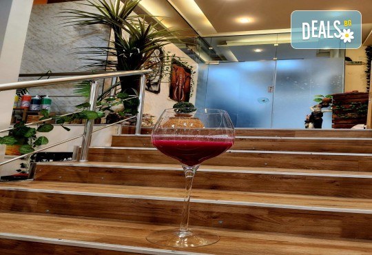 Арт събитие 3 часа рисуване с вино в Първото Екзотично Студио АРТ ВИНО 8 - Снимка 7