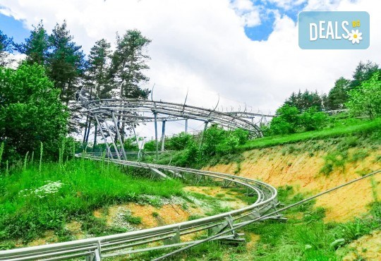 Подгответе се за невероятно приключение! Екскурзия с Родопската теснолинейка, разходка в Разлог, Белица и Парка за мечки, Увеселителният Рила Фън Парк, с 1 нощувка, закуска, вечеря и транспорт от Неврокоп Травел - Снимка 9