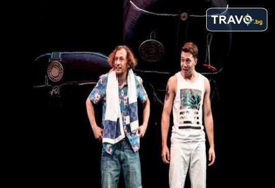 Гледайте съвеменната английка пиеса Джъмпи на 23-ти май (четвъртък) в Малък градски театър Зад канала - Снимка 3