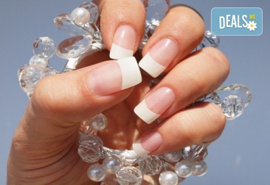 Нежна визия! Класически френски маникюр с гел лак в студио Smile Nails в Красно село - Снимка 3