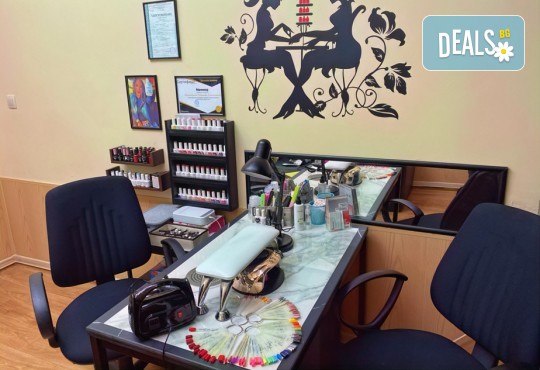 Нежна визия! Класически френски маникюр с гел лак в студио Smile Nails в Красно село - Снимка 4