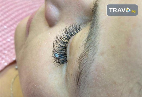 За покоряващ поглед! Поставяне на мигли по метода косъм по косъм в студио Smile Nails в Красно село - Снимка 6