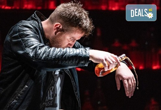 Театрална постановка Пияните с Весела Бабина и Анастасия Лютова на 23-ти юни (неделя) в Малък градски театър Зад канала - Снимка 6