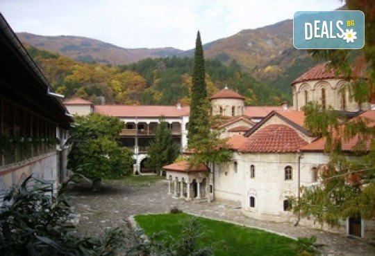 Екскурзия до Бачковския манастир, Дяволското гърло, Ягодинската пещера, Смолян, Доспат! 1 нощувка, закуска, вечеря и транспорт от Рикотур - Снимка 1