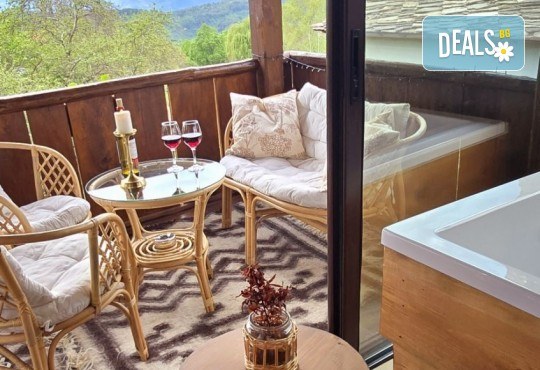 Романтика и релакс във Вила Панорама 3, с.Лещен! 1 Нощувка за двама в самостоятелна вила, оборудвана кухня, джакузи, барбекю, камина, собствен самостоятелен двор и отделен вход, - Снимка 31