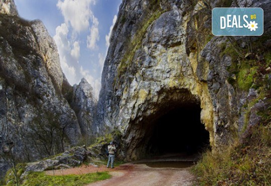 Разгледайте Трън, ждрелото на р. Ерма и Власинското езеро с Комфорт Травел! 1 нощувка, закуска, вечеря, напитки, жива музика, транспорт и водач - Снимка 3