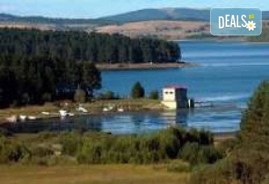 Разгледайте Трън, ждрелото на р. Ерма и Власинското езеро с Комфорт Травел! 1 нощувка, закуска, вечеря, напитки, жива музика, транспорт и водач - Снимка 5