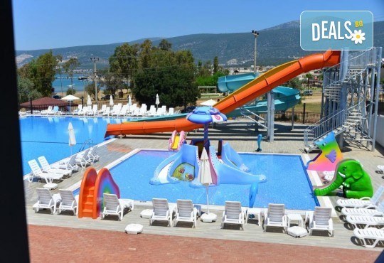 Ранни записвания за лято 2026 г в хотел Ramada Didim By Wyndham Akbuk 4*! 7 нощувки на база ALL Inclusive, басейни, водни пързалки, безплатно за дете до 12.99 г. и транспорт от Belprego Travel - Снимка 3