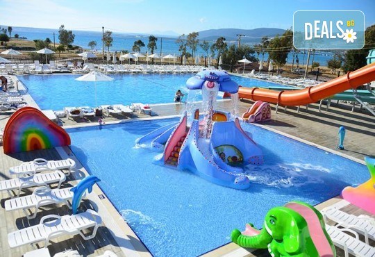 Ранни записвания за лято 2026 г в хотел Ramada Didim By Wyndham Akbuk 4*! 7 нощувки на база ALL Inclusive, басейни, водни пързалки, безплатно за дете до 12.99 г. и транспорт от Belprego Travel - Снимка 5