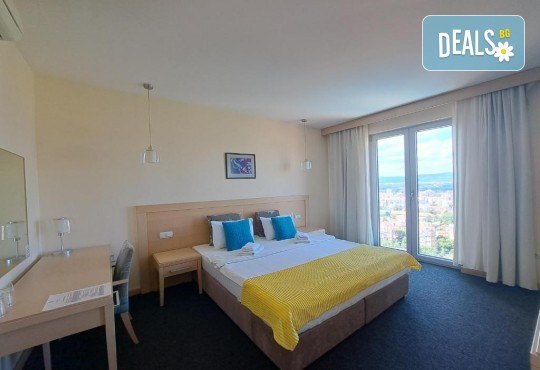 Нова Година в Ниш! 2 нощувки в хотел по избор 3*, закуски, празнични вечери и транспорт от Глобул Турс - Снимка 7