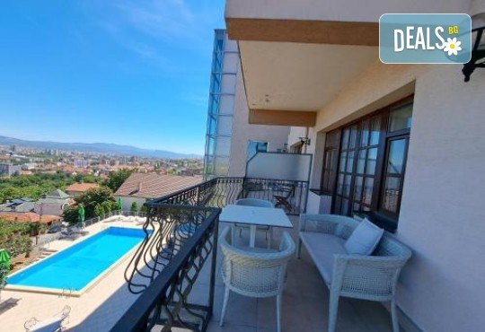 Нова Година в Ниш! 2 нощувки в хотел по избор 3*, закуски, празнични вечери и транспорт от Глобул Турс - Снимка 4