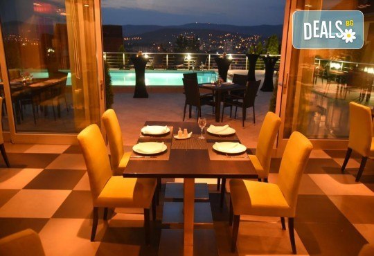 Нова Година в Ниш! 2 нощувки в хотел по избор 3*, закуски, празнични вечери и транспорт от Глобул Турс - Снимка 3
