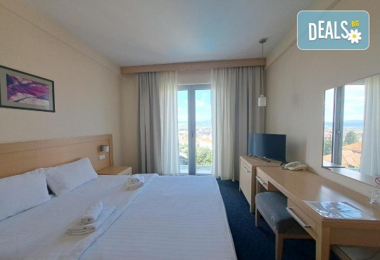 Нова Година в Ниш! 2 нощувки в хотел по избор 3*, закуски, празнични вечери и транспорт от Глобул Турс - Снимка 6