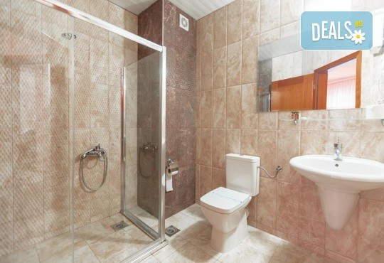 Нова година в хотел SIRIUS 4*, Струмица, Македония! 3 нощувки, закуски, вечеря и Празнична вечеря, жива музика, напитки и транспорт от Рикотур - Снимка 19