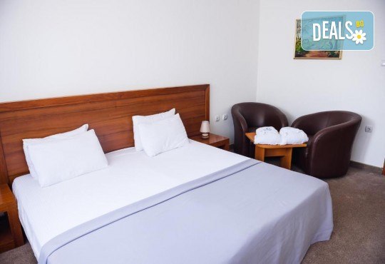 Нова година в хотел SIRIUS 4*, Струмица, Македония! 3 нощувки, закуски, вечеря и Празнична вечеря, жива музика, напитки и транспорт от Рикотур - Снимка 13