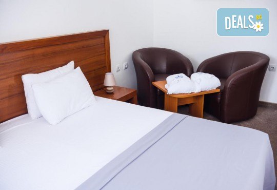 Нова година в хотел SIRIUS 4*, Струмица, Македония! 3 нощувки, закуски, вечеря и Празнична вечеря, жива музика, напитки и транспорт от Рикотур - Снимка 14