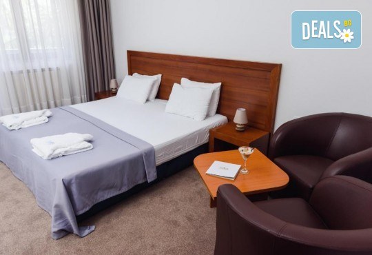 Нова година в хотел SIRIUS 4*, Струмица, Македония! 3 нощувки, закуски, вечеря и Празнична вечеря, жива музика, напитки и транспорт от Рикотур - Снимка 15