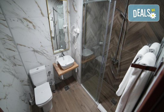 Нова година в хотел SIRIUS 4*, Струмица, Македония! 3 нощувки, закуски, вечеря и Празнична вечеря, жива музика, напитки и транспорт от Рикотур - Снимка 20