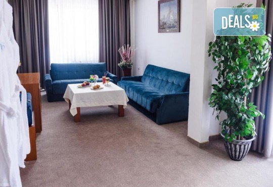 Нова година в хотел SIRIUS 4*, Струмица, Македония! 3 нощувки, закуски, вечеря и Празнична вечеря, жива музика, напитки и транспорт от Рикотур - Снимка 11