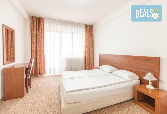 Нова година в хотел SIRIUS 4*, Струмица, Македония! 3 нощувки, закуски, вечеря и Празнична вечеря, жива музика, напитки и транспорт от Рикотур - Снимка 16