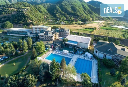 Нова година в хотел SIRIUS 4*, Струмица, Македония! 3 нощувки, закуски, вечеря и Празнична вечеря, жива музика, напитки и транспорт от Рикотур - Снимка 5