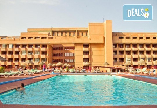 Нова година 2026 в Коста дел Сол, х-л Las Palmeras 4*! 7 нощувки със закуска и вечеря в ексклузивен хотел в Коста дел Сол. Директен полет от София до Малага. Богата екскурзионна програма, самолетен билет с включени летищни такси от Абакс - Снимка 8