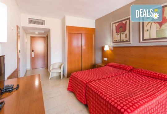 Нова година 2026 в Коста дел Сол, х-л Las Palmeras 4*! 7 нощувки със закуска и вечеря в ексклузивен хотел в Коста дел Сол. Директен полет от София до Малага. Богата екскурзионна програма, самолетен билет с включени летищни такси от Абакс - Снимка 12