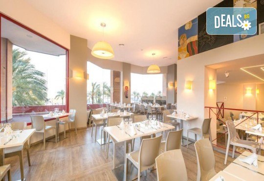 Нова година 2026 в Коста дел Сол, х-л Las Palmeras 4*! 7 нощувки със закуска и вечеря в ексклузивен хотел в Коста дел Сол. Директен полет от София до Малага. Богата екскурзионна програма, самолетен билет с включени летищни такси от Абакс - Снимка 10