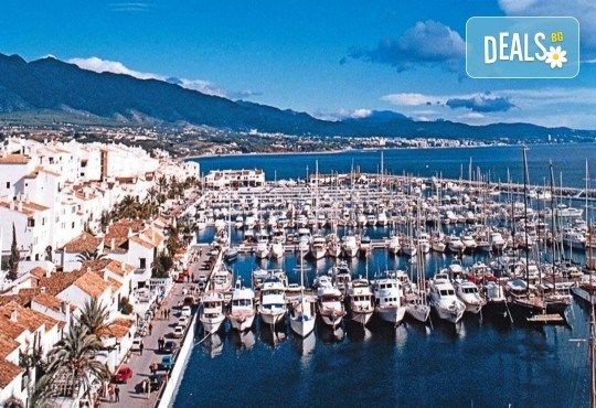 Нова година 2026 в Коста дел Сол, х-л Las Palmeras 4*! 7 нощувки със закуска и вечеря в ексклузивен хотел в Коста дел Сол. Директен полет от София до Малага. Богата екскурзионна програма, самолетен билет с включени летищни такси от Абакс - Снимка 2