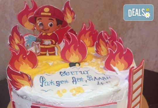 За момчета! Детска 3D торта за момчета с коли и герои от филмчета с ръчно моделирана декорация от Сладкарница Джорджо Джани - Снимка 1