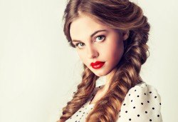 Освежете прическата си! Подстригване, арганова терапия за коса с инфраред преса и плитка или оформяне с преса в студио Relax Beauty & Spa - Снимка