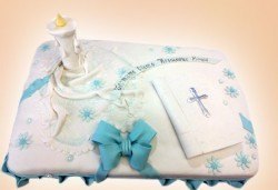 За кръщене! Красива тортa за Кръщенe с надпис Честито свето кръщене, кръстче, Библия и свещ от Сладкарница Джорджо Джани - Снимка