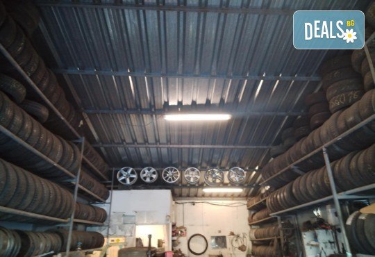 Подготви колата си за новия сезон! Смяна на 2 броя гуми на лек автомобил: сваляне, качване, демонтаж, монтаж и баланс в Автоцентър Торнадо - Снимка 5