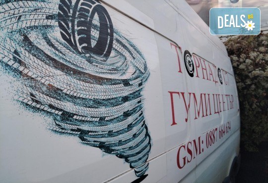 Подготви колата си за новия сезон! Смяна на 2 броя гуми на лек автомобил: сваляне, качване, демонтаж, монтаж и баланс в Автоцентър Торнадо - Снимка 8
