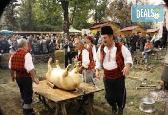 Еднодневна екскурзия до град Елена за празника на Еленския бут с водач и транспорт от Поход - Снимка 3