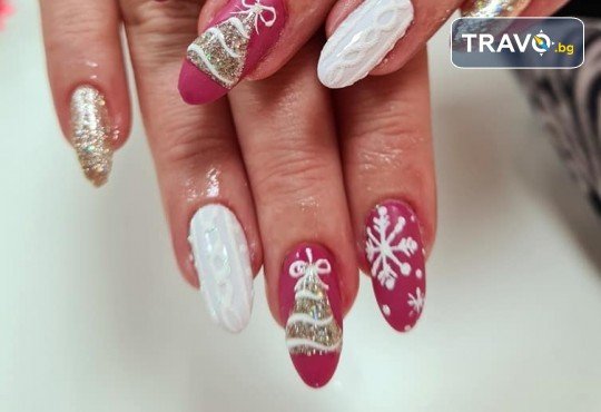Маникюр за Коледа и за Нова година с гел лак, 2-4 тематични декорации, вграждане на камъчета или омбре цветове от Art beauty studio S&D - Снимка 24