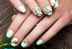 ТОП маникюр с гел лак Black Bottle, CND, каучукова база и 2 арт рисувани декорации от Art beauty studio S&D - Снимка