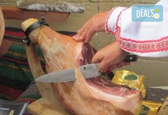 Еднодневна екскурзия за празника на Еленския бут в гр. Елена! Транспорт и водач от Дениз Травел - Снимка 1