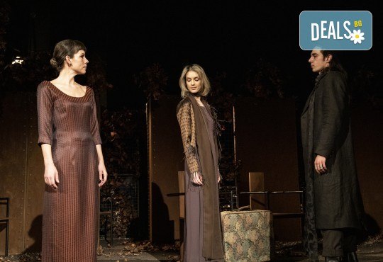 Гледайте Василена Атанасова, Леонид Йовчев, Ирини Жамбонас и Даниел Цочев в Есенна градина на 22-ри октомври (сряда) в Малък градски театър Зад канала - Снимка 11